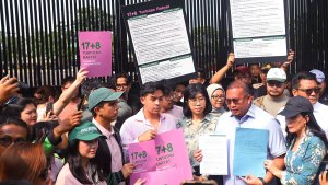 Penyerahan-Tuntutan-178-Indonesia-Berbenah-kepada-DPR_20250904_184412.jpg
