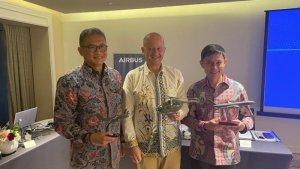 Perwakilan-Airbus-yang-dihadiri-oleh-Vincent-Dubrule.jpg