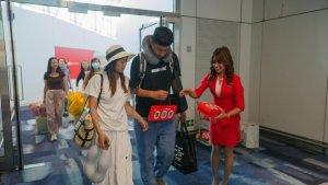 Pesawat-AirAsia-dengan-nomor-penerbangan-QZ-400-dari-Jakarta-mendarat-di-Hong-Kong-p.jpg