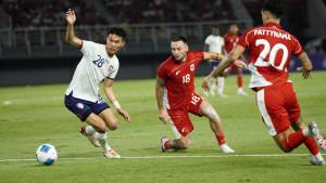Pesepak-bola-Timnas-Indonesia-Marc-Klok-mengadang-pesepak-bola-China-Taipei-di-FIFA-Matchday.jpg