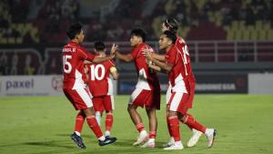 Pesepak-bola-Timnas-U23-Indonesia-berpelukan.jpg