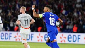 Pesepak-bola-timnas-Prancis-Kylian-Mbappe-melakukan-selebrasi.jpg
