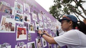 Peserta-ajang-lari-MRCCC-Run-For-Hope-2025-menempel-foto.jpg
