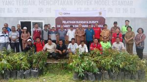 Petani-durian-diberikan-pelatihan-untuk-meningkatkan-kapasitasnya.jpg