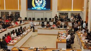 Pimpinan-DPR-RI-menerima-audiensi-para-petani-di-Ruang-Rapat-Komisi-IV.jpg