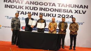 Pimpinan-Induk-Koperasi-Unit-Desa-Inkud-dan-mitra-internasional-tanda-tangan-kerja-sama-migas.jpg