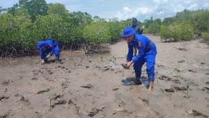 Polda-Gorontalo-melaksanakan-kegiatan-penanaman-1000-bibit-mangrove.jpg