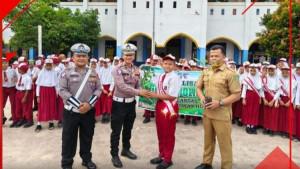 Polisi-melakukan-penanaman-pohon-di-sekolah.jpg