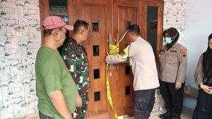 Polisi-memasang-garis-di-rumah-yang-menjadi-tempat-penemuan-jenazah.jpg