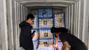 Polisi-mengungkap-praktik-perdagangan-pakaian-bekas-impor-ilegal.jpg