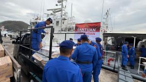Polri-mengirimkan-bantuan-kemanusiaan-ke-Kecamatan-Mauponggo.jpg
