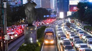 Potret-Perjuangan-Warga-Pengguna-Transportasi-Umum-Jakarta_20250507_105532.jpg