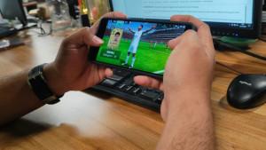 Potret-bermain-gim-FC-Mobile-dari-EA-Sports.jpg