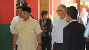 Prabowo-dan-Bill-Gates-Tinjau-Program-MBG-di-SDN-03-Jati-Pulogad_20250507_151115.jpg