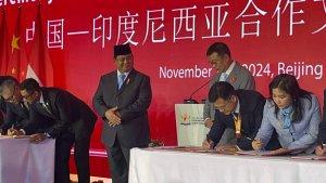 Prabowo-tersenyum-di-CHina.jpg