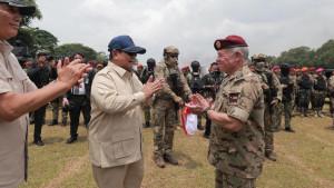 Presiden-Republik-Indonesia-Prabowo-Subianto-dan-Raja-Yordania-Abdullah-II-di-Lapangan-Tembak-Pasgat.jpg