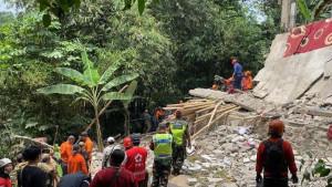 Proses-Evakuasi-Mushola-di-Bogor.jpg