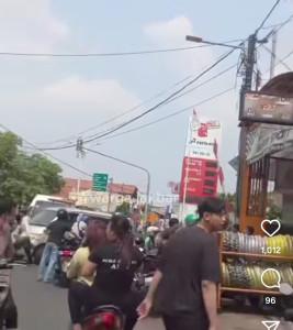 Puluhan-sepeda-motor-protes-ke-SPBU-Kembang-Kerep-Meruya-Ilir.jpg