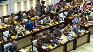 RAKER-PERDANA-Komisi-XI-DPR-RI-menggelar-Rapat-Kerja-Raker-dengan-Menteri-Keuangan.jpg