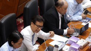 Raker-Komisi-IX-DPR-Bahas-Permasalahan-MBG_20251001_124555.jpg