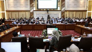 Raker-Komisi-IX-DPR-Bahas-Permasalahan-MBG_20251001_124556.jpg