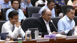 Raker-Komisi-IX-DPR-Bahas-Permasalahan-MBG_20251001_124603.jpg
