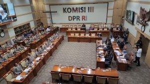 Rapat-kerja-Komisi-III-DPR-dan-Kalemdiklat-Polri-Komjen-Pol-Chryshnanda-Dwilaksana.jpg