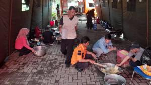 Respon-Cepat-Banjir-Pemkot-Semarang-Dirikan-Dapur-Umum-Bantu-Warga-Terdampak.jpg