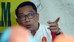 Ridwan-Kamil-Blusukan-ke-Kampung-Bayam_20241121_210541.jpg
