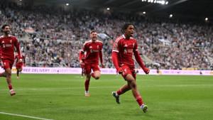 Rio-Ngumoha-merayakan-golnya-pada-laga-Liverpool-vs-Newcastle.jpg