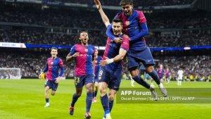 Robert-Lewandowski-dari-FC-Barcelona-merayakan-gol-bersama-Lamine-Yamal.jpg