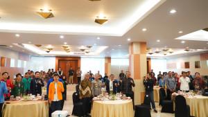 Rocky-Gerung-dan-Irjen-Herry-Heryawan-membuka-Forum-Pemimpin-Hijau-di-Riau.jpg