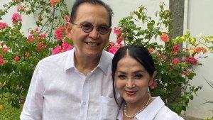 Roy-Marten-dan-istri-Anna-Maria-ketika-di-kediamannya-di-Cipinang-Melayu.jpg