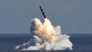 Rudal-Trident-II-D5-Life-Extension-Amerika-Serikat.jpg