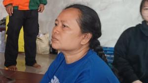 SELAMAT-DARI-BANJIR-Ketut-Anik-Martini-saat-berada-di-pengungsian.jpg