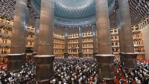 Salat-Tarawih-di-Masjid-Istiqlal_20250301_041218.jpg