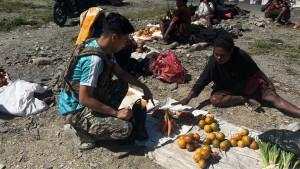 Satgas-Damai-Cartenz-sambangi-mama-mama-di-Pasar-Mulia.jpg