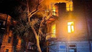 Sebuah-rumah-terbakar-setelah-serangan-drone-Rusia-menghantam-Odesa.jpg