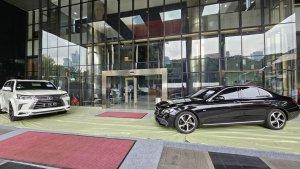 Sejumlah-mobil-mewah-dipamerkan-di-halaman-dan-lobi-Gedung-Merah-Putih-KPK.jpg