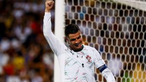 Selebari-pesebak-bola-timnas-Portugal-Cristiano-Ronaldo-saat-lawan-Armenia.jpg