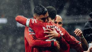 Selebrasi-Bruno-Fernandes-dan-Casemiro-dalam-laga-Manchester-United-vs-Chelsea.jpg