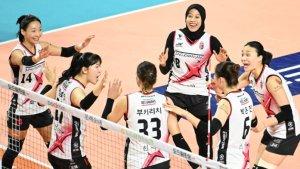 Selebrasi-Megawati-Hangestri-Pertiwi-berhijab.jpg