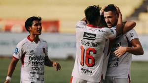 Selebrasi-penyerang-Bali-United-Boris-Kopitovic-setelah-mencetak-gol-ke-gawang-Semen-Padang.jpg