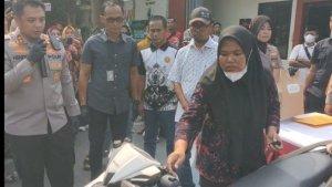 Senangnya-Ibu-Guru-Korban-Begal-Motornya-Ditemukan-Polisi-Terima-Kasih-Bapak-Kapolres.jpg