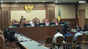 Sidang-dugaan-korupsi-tata-kelola-minyak-mentah-321.jpg