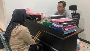 Siska-alias-Ica-saat-menjalani-pemeriksaan-di-Mapolres-Garut.jpg