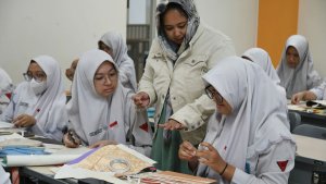 Siswa-SMA-Belajar-Kuliah_20241104_193220.jpg