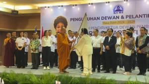 Siti-Hartati-Murdaya-tengah-kiri.jpg