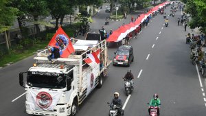 Sopir-Truk-Demo-di-Surabaya-Tolak-Razia-ODOL_20250619_192922.jpg