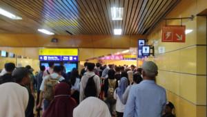 Stasiun-Gondangdia-Jakarta-Pusat-mengalami-kepadatan-penumpang.jpg